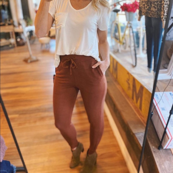 ULTRA COMFORTABLE JOGGERS-HAZELNUT - Picture 5 of 10